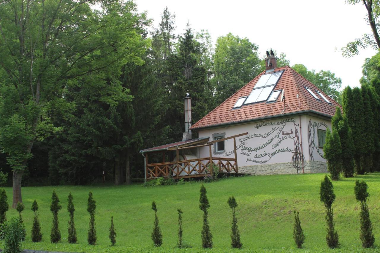 Nagy-Magyarorszag Park Bed and Breakfast Isztimér Exteriör bild