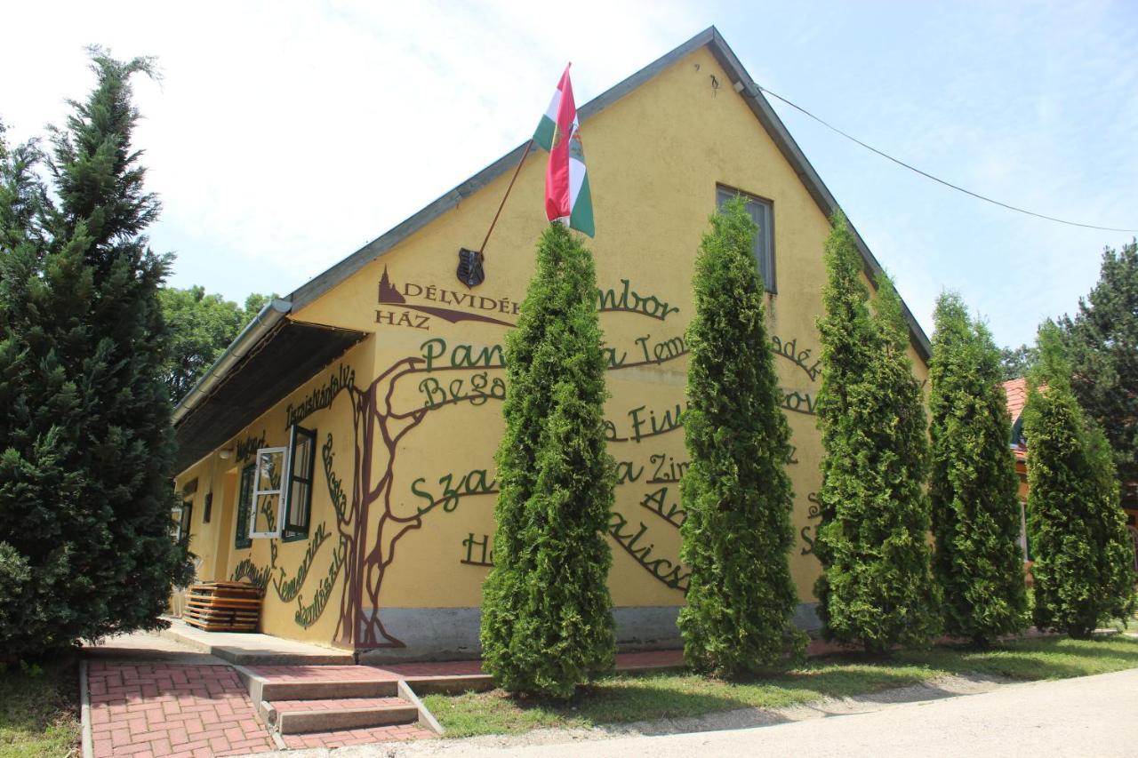 Nagy-Magyarorszag Park Bed and Breakfast Isztimér Exteriör bild